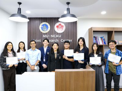 圖：Taiwan Center for Smart Healthcare Science and Technology in Thailand held a welcome ceremony for five Biomedical Engineering students from National Cheng Kung University to Thailand Mahidol University for a one-month internship program.