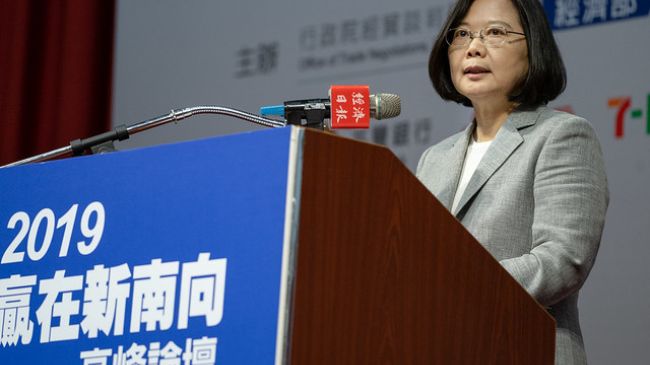 2019-05-30 總統出席「經濟日報 2019 贏在新南向高峰論壇」〔總統府提供〕圖