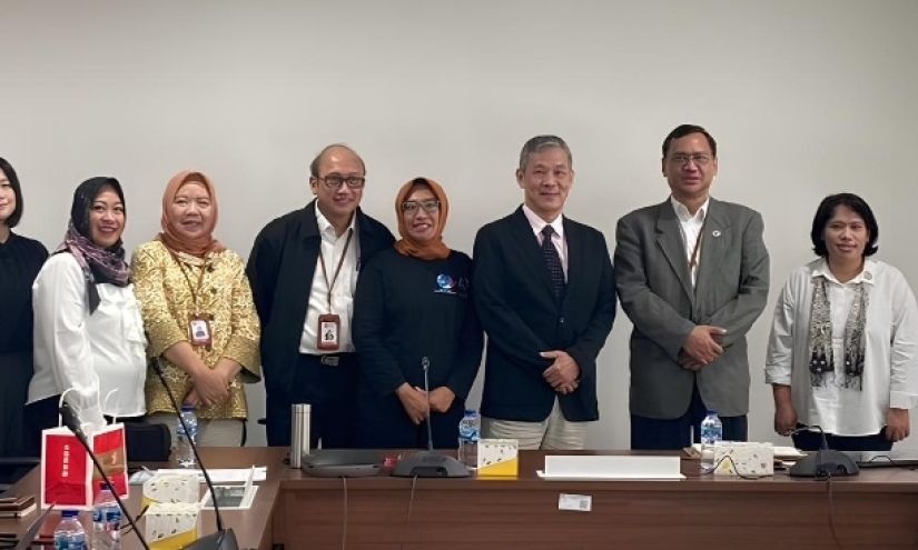 圖：逢甲大學吳石乙教授代表與 Indonesia Fuel Cell and Hydrogen Energy (IFHE) 簽署國際合作宣言