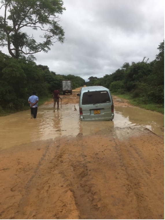 雨季所造成的泥濘道路