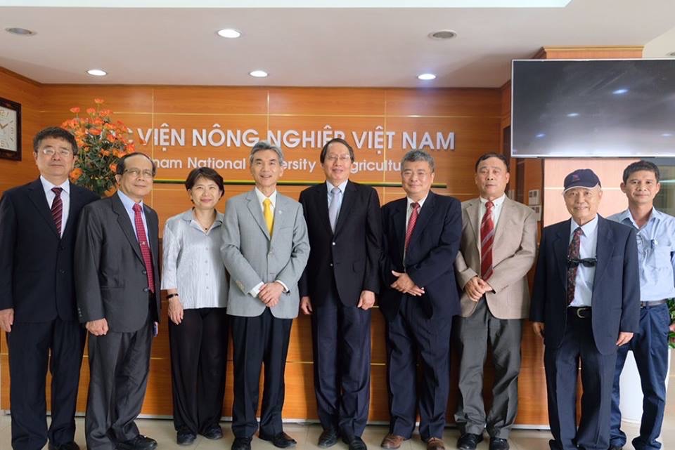 圖四：薛校長率領中興研究團隊赴越南交流（王院長提供）