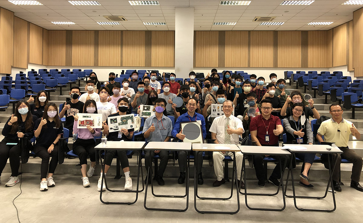 圖 4：張陸滿教授於馬來西亞拉曼大學演講