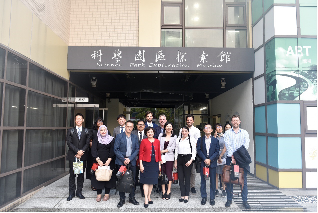 圖2：外國記者參訪團來臺見證竹科模式(陳淑珠副局長提供）