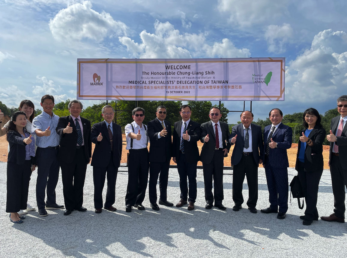 圖 5：時任衛福部常務次長石崇良與 MET 團隊 赴馬來西亞見證海外醫療中心選址（吳明彥提供）