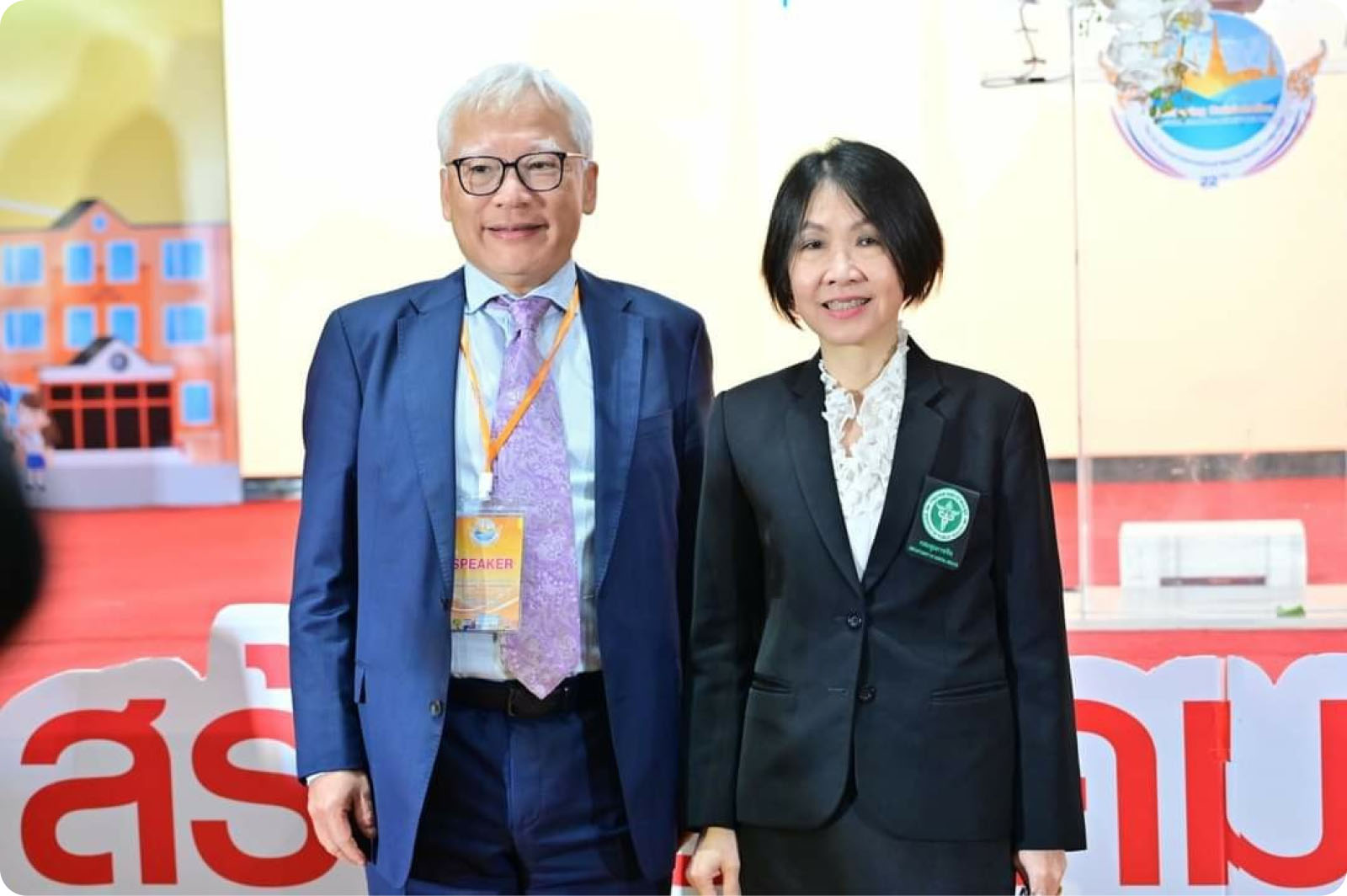蔡篤堅教授與泰國精神衛生司司長 Dr. Amporn 合影