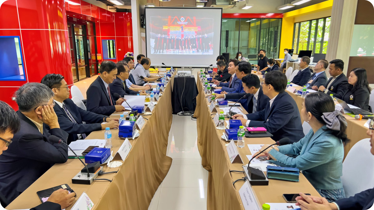 圖 3：成大代表團與瑪希墩大學各級代表會談