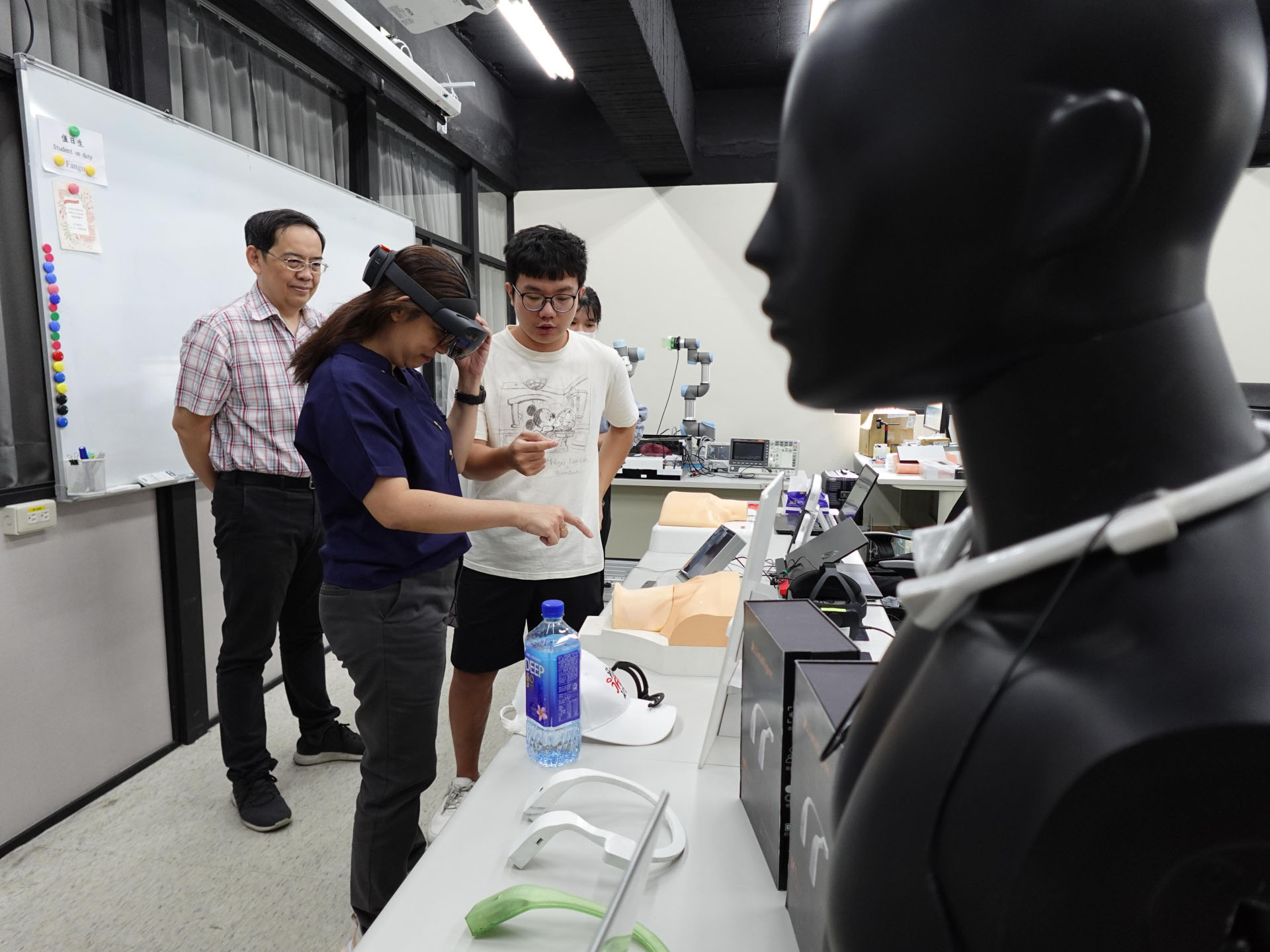 參訪國立成功大學－數位健康暨醫用機器人實驗室