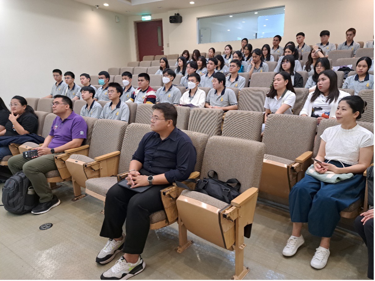 圖1. 泰國宋卡王子大學理學院 Anchana Prathep 院長帶領宋卡王子大學訪團與清華大學團隊進行學術交流
