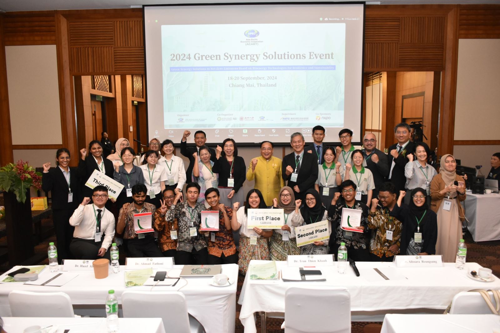 圖四：2024 APEC YES Challenge 主題二參與隊伍、評審及相關人員合影。