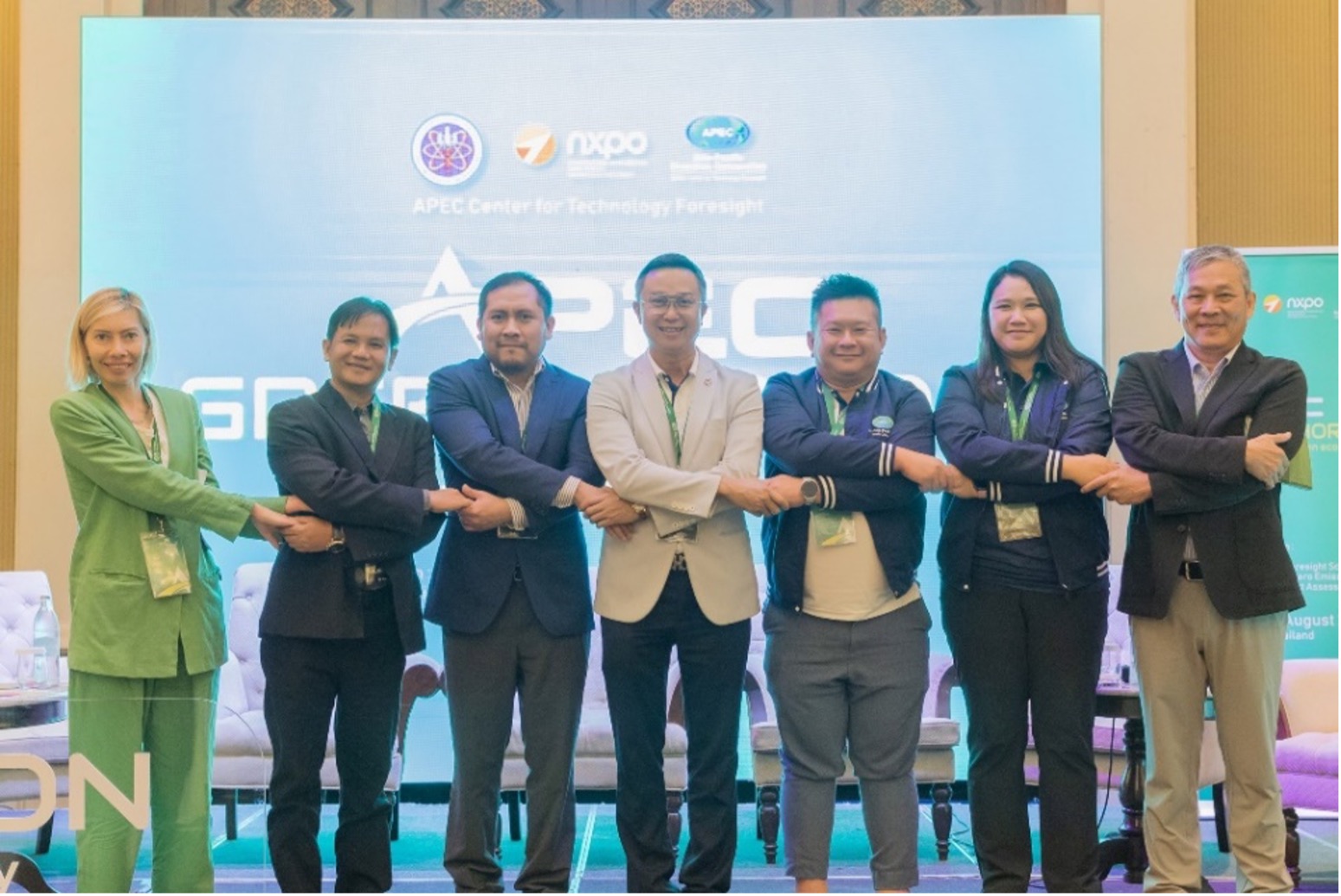 圖一：APEC-CTF 執行長Dr. Surachai Sathitkunarat（中）與各 APEC 經濟體代表出席與會