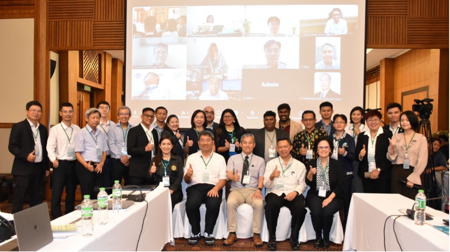 圖五：APEC-ACABT 與 APEC-CTF 共同在泰國清邁Kantary Hills飯店會議廳辦理政策對話：「Green Technologies Outlook」。APEC-ACABT 指導委員一同出席活動並探討 APEC-ACABT 未來在 APEC 地區推動綠色科技發展的前景