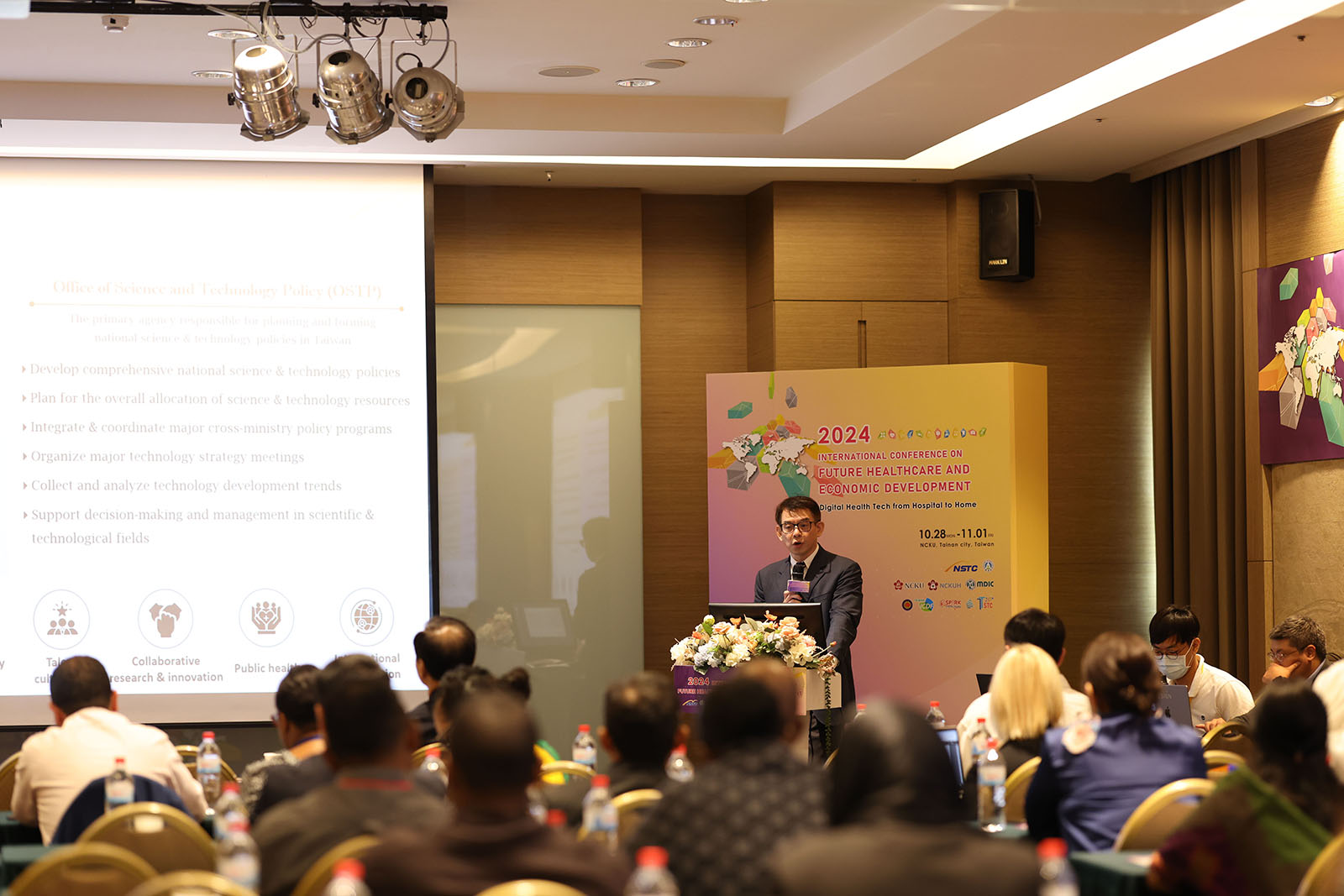 國科會科技辦公室副執行秘書呂佩融教授於會中介紹臺灣高齡科技產業行動計畫