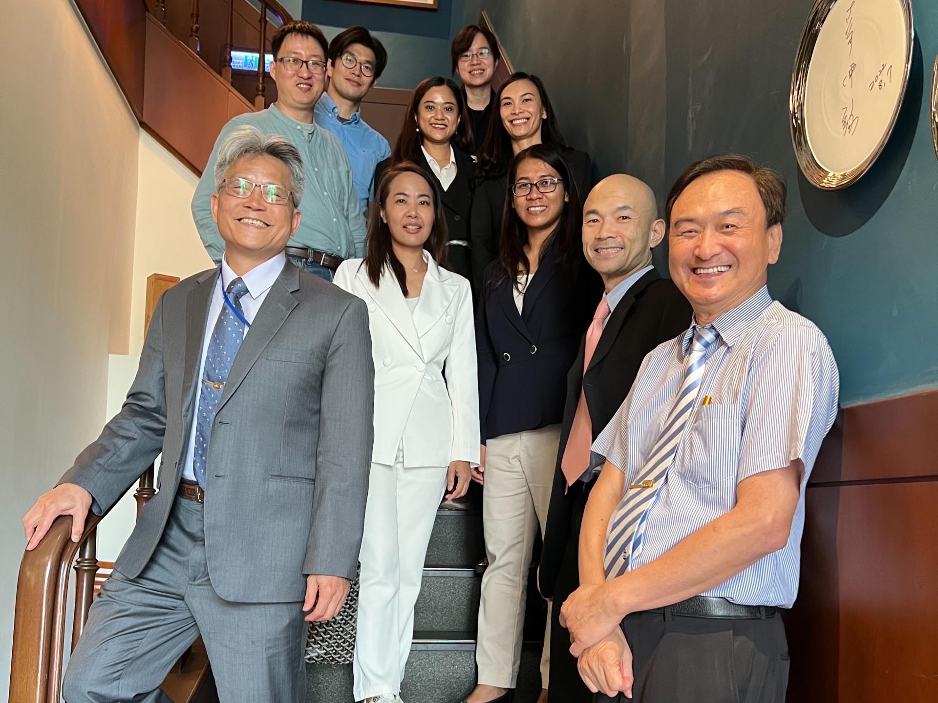 Photo: Chair Professor Fong-Chin Su, the Director of TTSTC, Professor Chin-Chun Tsai, Dean of the Faculty of Science ,and Distinguished Professor I-Wen Peter Chen, Chair of the Department of Chemistry, warmly welcomes the delegation from Mae Fah Luang University