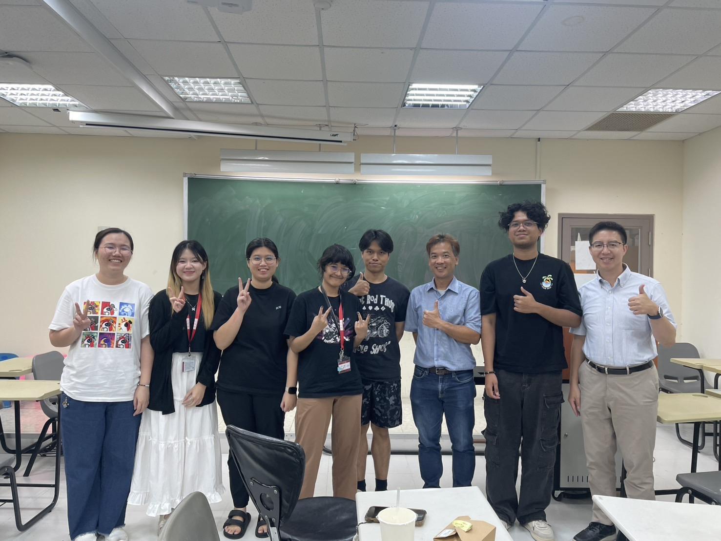 Img 4: PSU Associate Professor Rakkrit Duangsoithong visited NCKU and Prof. Che-Wei Lin