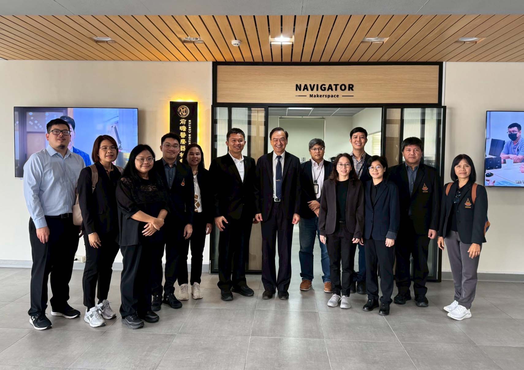 圖 1：泰國蘇蘭拉里理工大學代表團訪問成大理學院與前瞻醫療器材科技中心