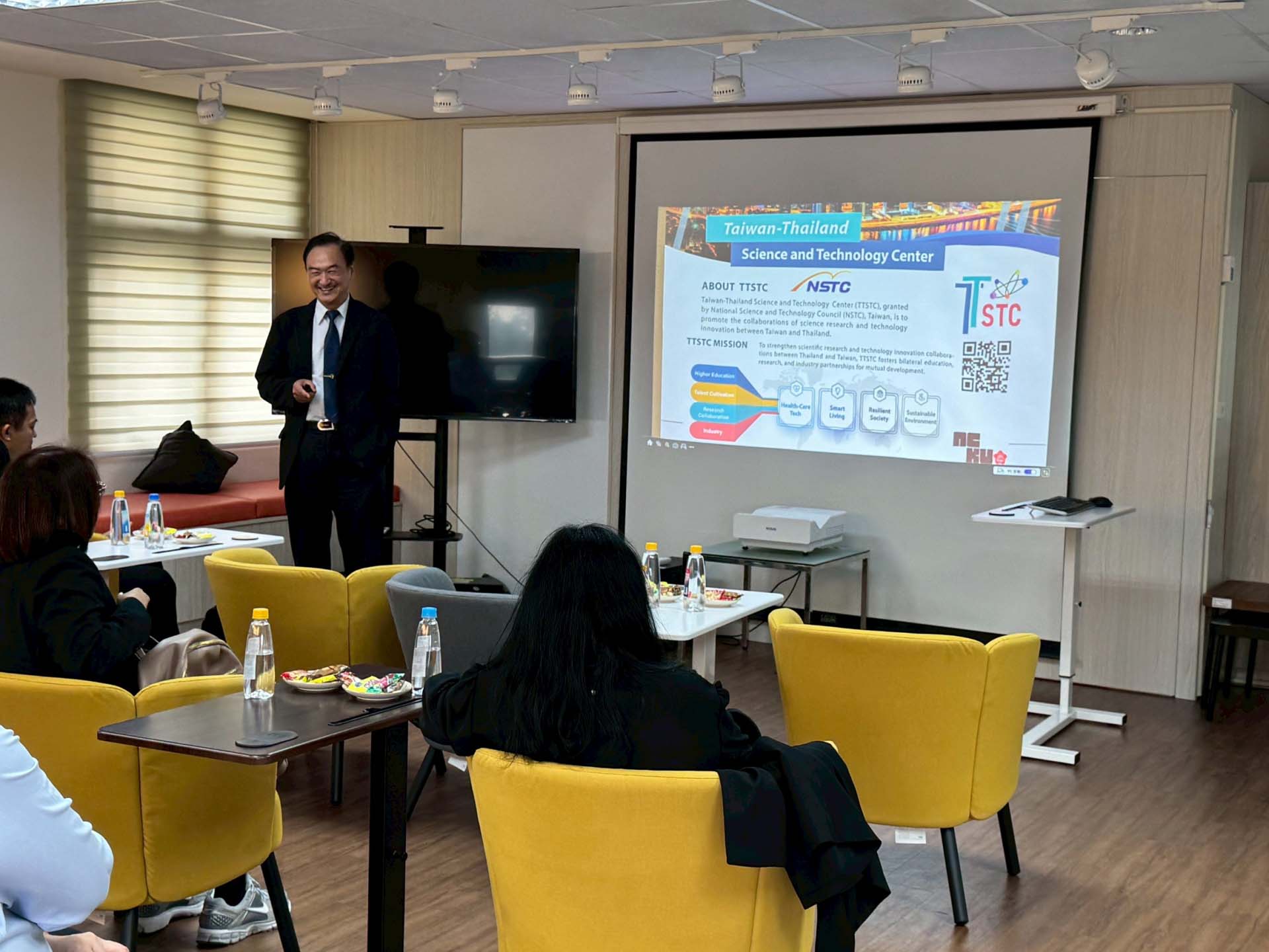 圖 2：蘇芳慶講座教授親自主持泰國蘇蘭拉里理工大學代表團