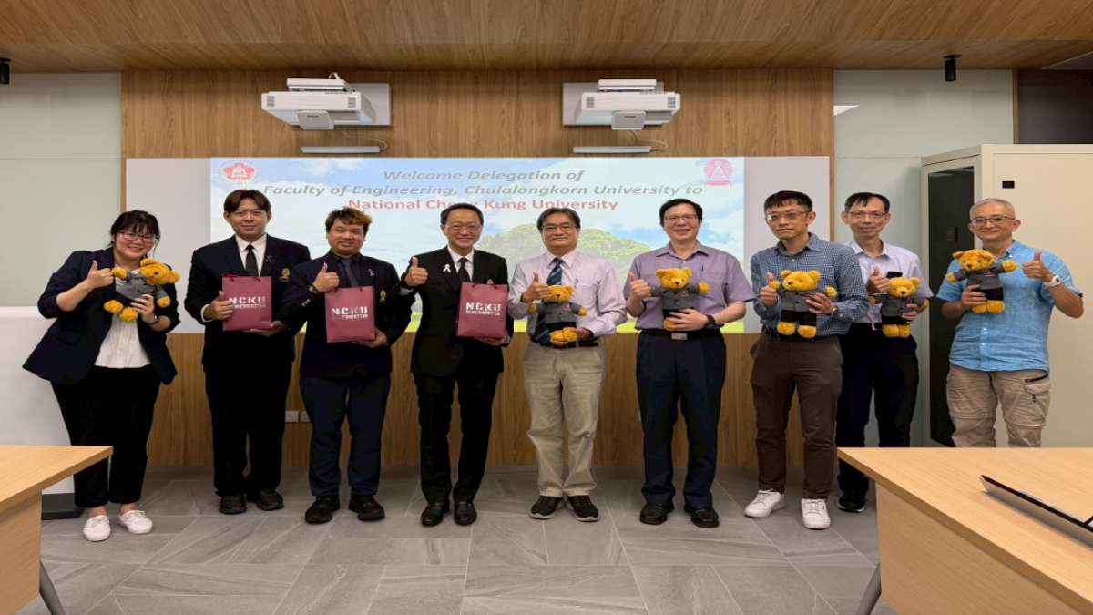 Img 4: Chulalongkorn University delegation visited Academy of Innovative Semiconductor and Sustainable Manufacturing (AISSM)