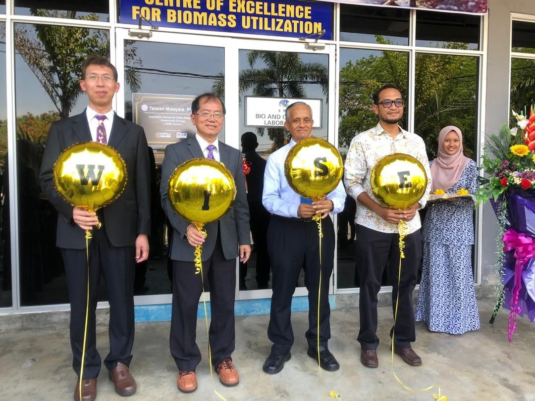 ▲&nbsp;Picture shows the ribbon cutting ceremony held at Universiti Malaysia Perlis (UniMAP) as branch office of Innovation Center for Clean Water and Sustainable Energy (WISE), from left to right: Prof. Ruey-an Doong, Prof. Sinn-Wen Chen,&nbsp;Prof.&nbsp;Dato’&nbsp;Dr.&nbsp;Ali&nbsp;Yeon Md Shakaff, Dr. Farizul Hafiz Kasim